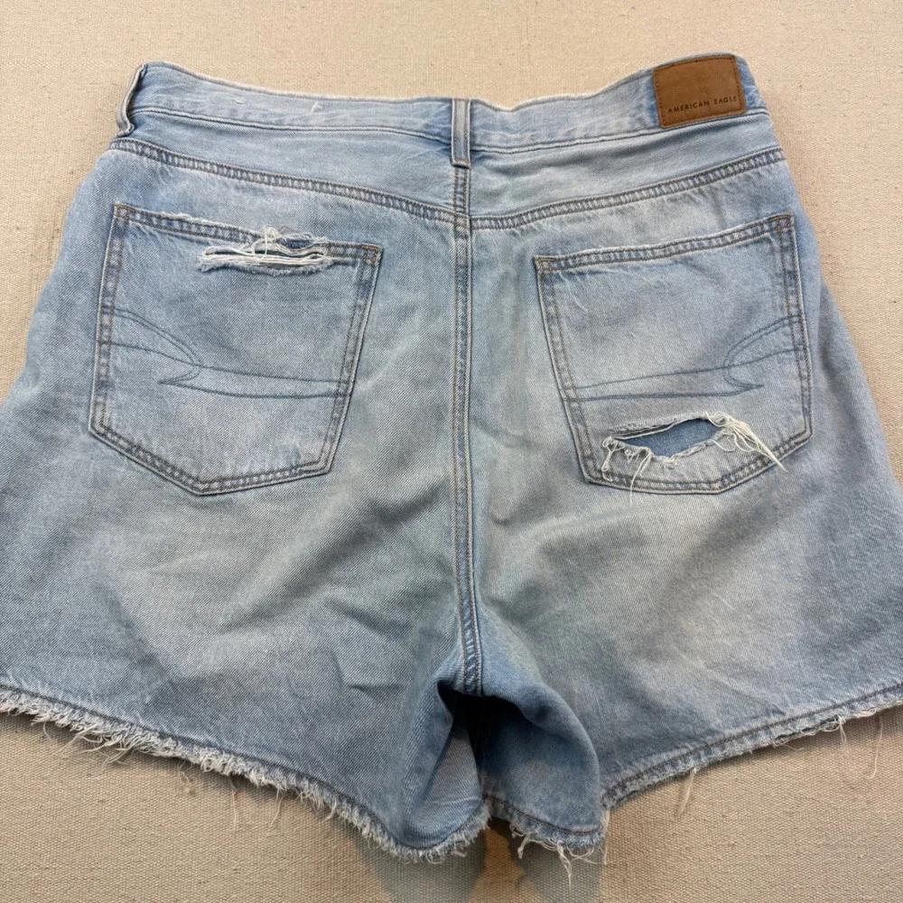 American Eagle Highest Rise Size 10 Baggy Shorts Light Wash Distressed Denim